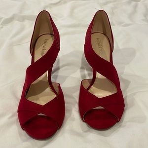 Red pumps new